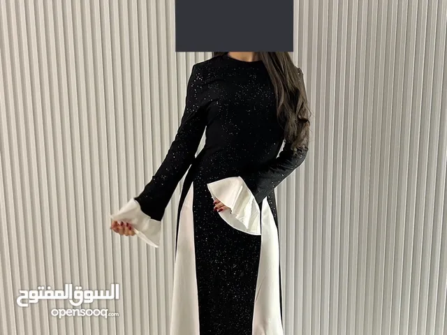فساتين استعمال مره وحده و بحاله ممتازه
