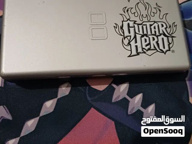 دي اس اصدار خاص جيتار هيرو ااجهاز فيه بقعه سودا في الشاشات غير مثره ابدا في العب الجهاز وكاله