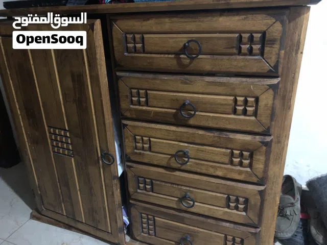 طاولة سفرة ب 6 كراسي و بوفيه  و خزانة جانبية