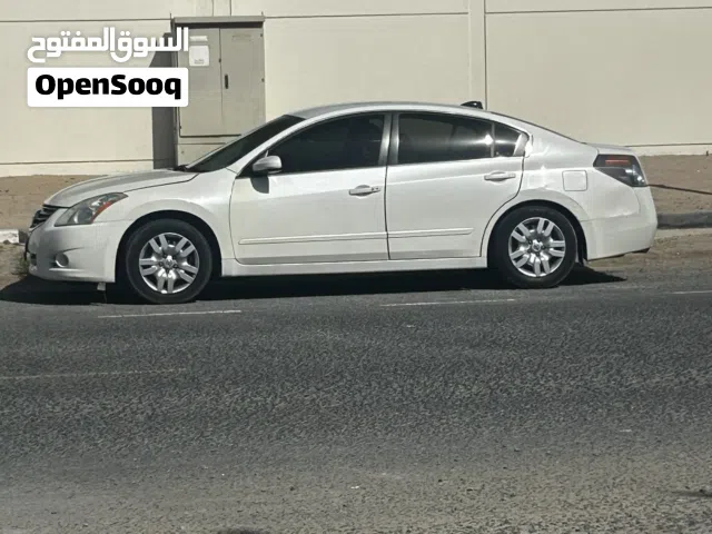 Nissan altima 2010 سيارة نيسان التيما 2010 موديل حجم السيارة واسع من الداخل s 2500 cc