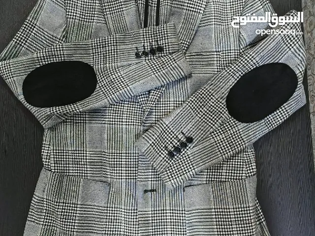 3 جاكيت مقاس سمول الى ميديم بحالة ممتازة