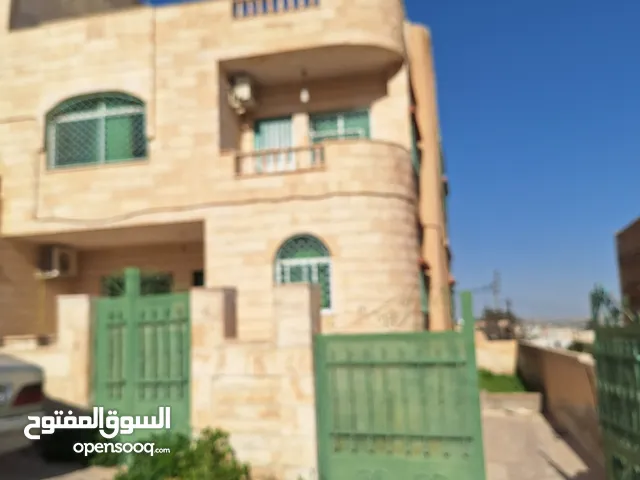 240 m2 4 Bedrooms Villa for Sale in Zarqa Al Zarqa Al Jadeedeh