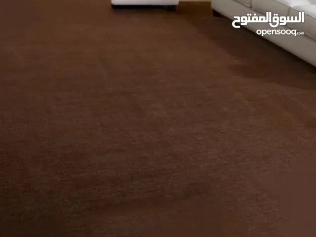 موكيته فاخره سعودي لون بني فاتح  للبيع  الطول 4/4 بسعر مغري مع موكيته خمري قياس 3/2 مع ممرات 2