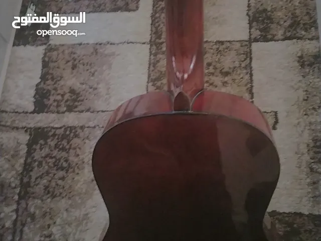 قيتار مستعمل بحاله الوكاله