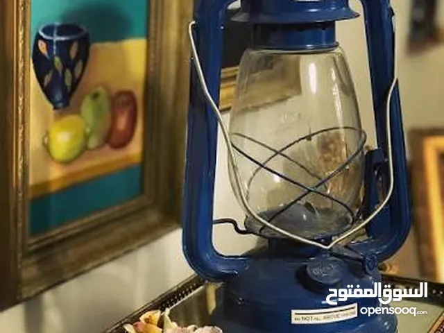 فانوس كلاسيك يضيء على الكاز