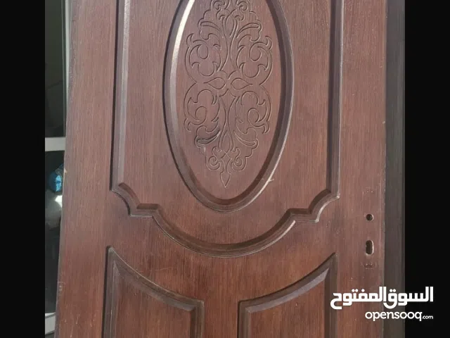 ابواب داخلية خشب عدد 11 بحالة جيدة