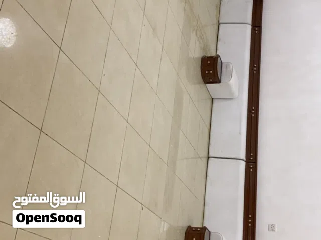 جلسه تفصال نظيفه جدا مع كامل أغراضها سته مراكي وزاويتين والظهر سته قطع طولها تقريبا 12.5 متر