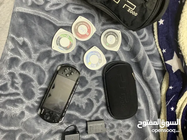 Psp اصلي مستعمل مع اربعة سيدي و حافظة اصلية و شنطة اصلية من عام 2000