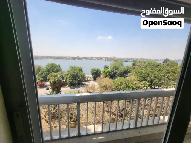 شقة للبيع بكورنيش النيل المعادي هاي ديلوكس موقع ممتاز ومدخل فندقي