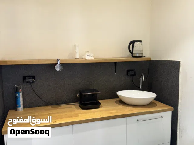 مكتب في برج رفيديا للايجار