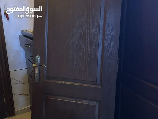 باب مستعمل للبيع مقاس 72*110