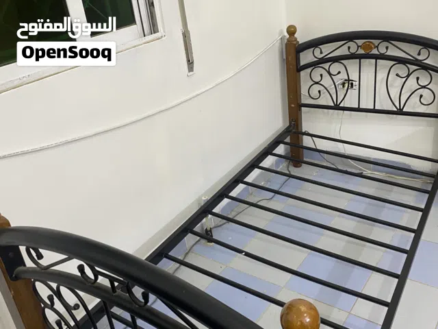سرير حديد نظيف