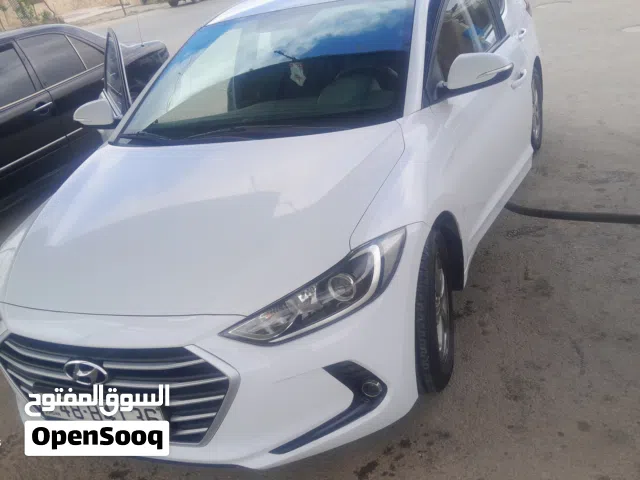 2018 هيونداي افانتي Standard