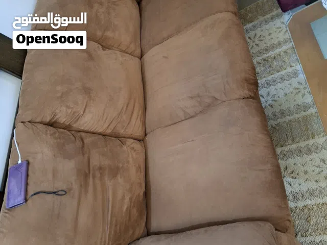 كنب صالون ثلاثة طقم بحالة جيدة للبيع  لأسباب تفصيل جلسات عربية خليجية تواصل معي للاستفسار