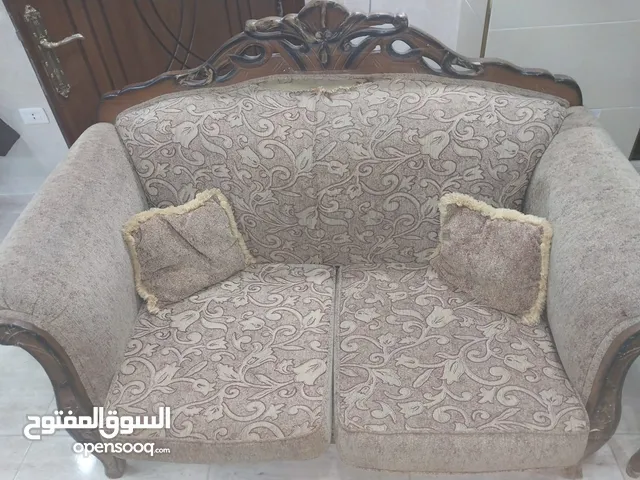 طقم كنب للبيع قابل للتفاوض