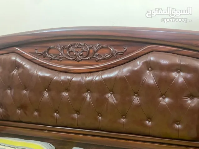 A beautiful bed set in very good condition..