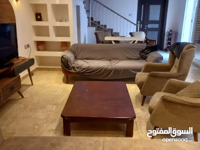 200 m2 4 Bedrooms Villa for Rent in Tripoli Souq Al-Juma'a