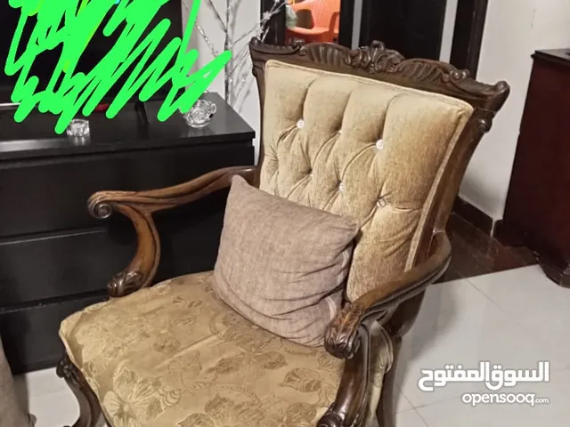 طاولة سفرا للبيع وطقم كنب تفصيل مستعمل بحالة الجديد