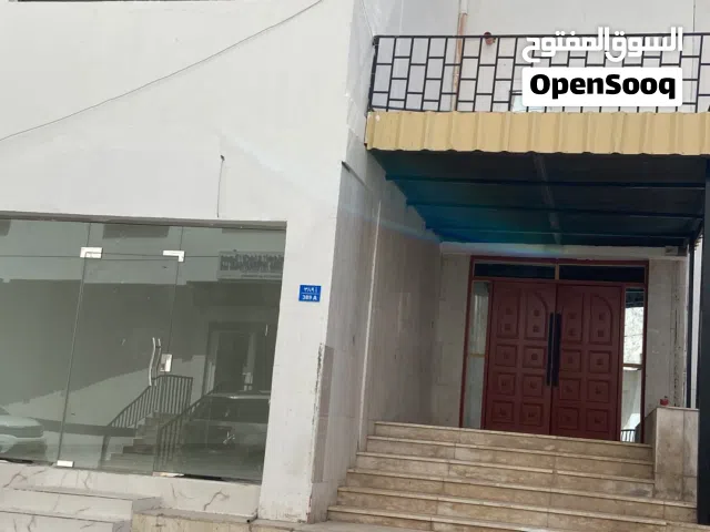 بناية في قلب مطرح سلطنة عمان