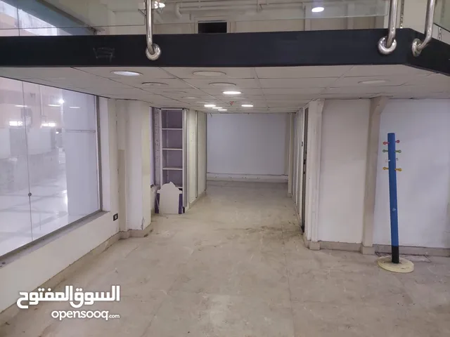 صيدلية 160 متر للإيجار بالتجمع الخامس علي التسعيين الجنوبي مباشر
