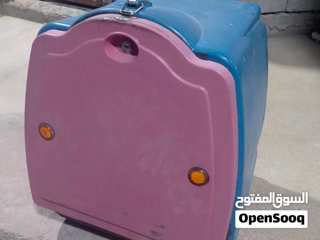 السلام عليكم صندوق دلفري حجم كبير للبيع جديد استعمال قليل مصبوغ ازرك سعر 40 وبي مجال قليل
