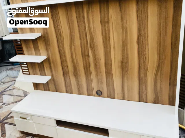 ميز تلفزيون للبيع