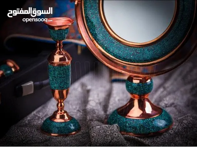 مرآة فيروزيّة مع ضوء الشموع