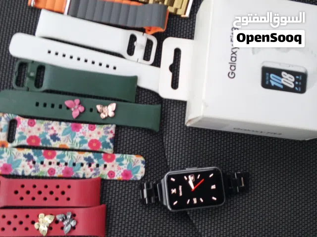 ساعة سامسونج fit 3 ستاتي مع كرتونة و شاحن وكساتك