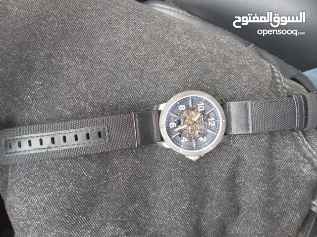 ساعة Kenneth Cole  بحالة ممتازة