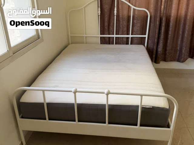 سرير حديد بالمرتبه بتاعته نضيف جدا