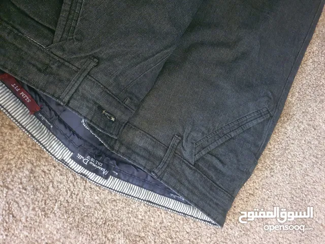 ثلاثة بناطيل جينز جديد للبيع
