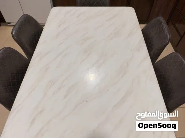 طاوله رخام استخدام نظيف مع 5 كراسي