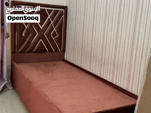 سرير مناسب للكبار وحجم ممتازه وجوده عاليه استخدام 9 شهور سبب البيع شراء سرير مزدوج