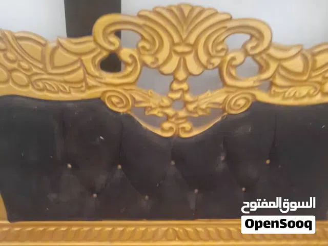غرفة نوم من غير سرير وسراير مفرد