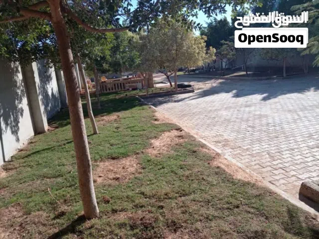 السلام عليكم ارض للبيع الهواري شارع مدرسة الريادة الدولية