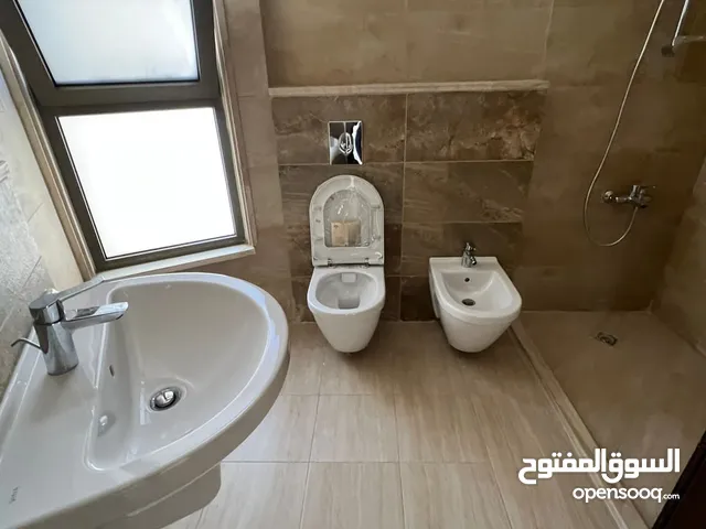 220 m2 3 Bedrooms Apartments for Rent in Amman Khalda
