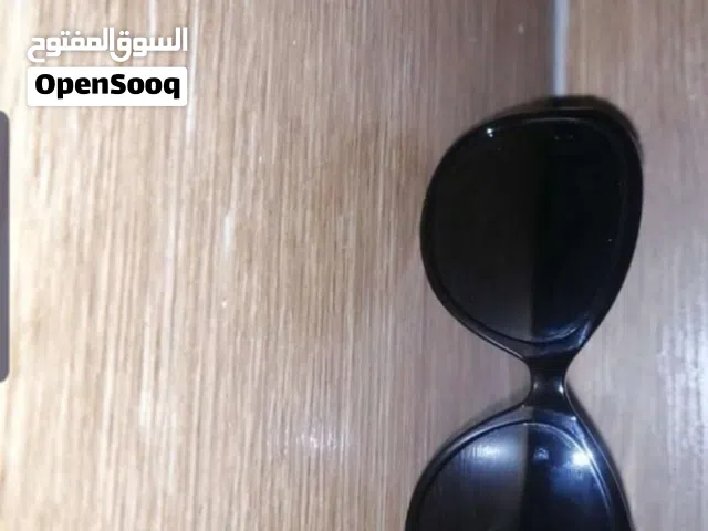 نظارة شمسيه اصليه من ماركت max لون اسود اصليه من الامارات ولا خدش فيها انيقه مريحة جدا لنظر من الشمس