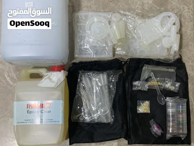 Epoxy resin kit with hardener and mixing accessories + With the color range