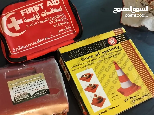 مثلاثات وشنط اسعافات ترخيص السياره جديد لم تستخدم