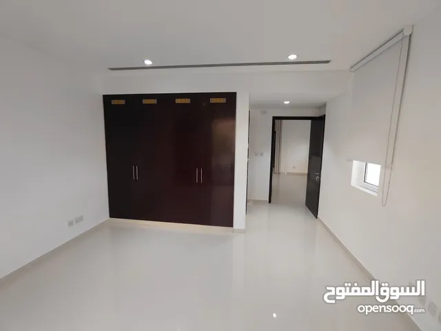 3bedrooms townhouse available for rent in Al mouj