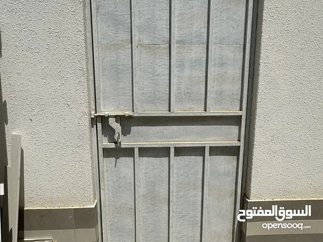 باب حديد وبابين المانيوم لدورات