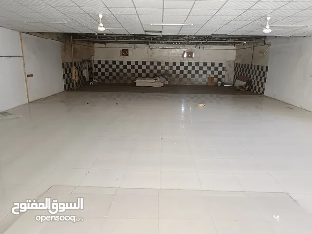 محل  مساحه كبيره وموقع على الشارع العام يتوسط عده محلاتA large store located on the main street in