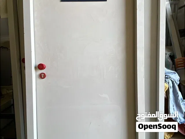 باب داخلي ضرفة حديد داخل خشب بحالة وكالة موحود كمية بسعر لقطة