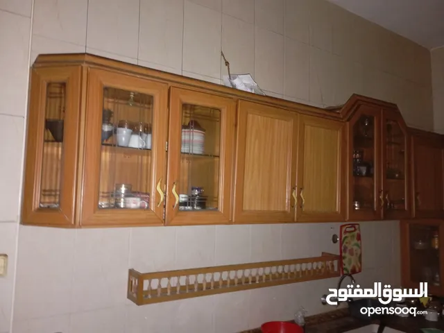 غرفة مطبخ المنيوم وخشب زان اصلي لون مميز وخزائن وأبواب المنيوم وخشب زان للبيع في نابلس