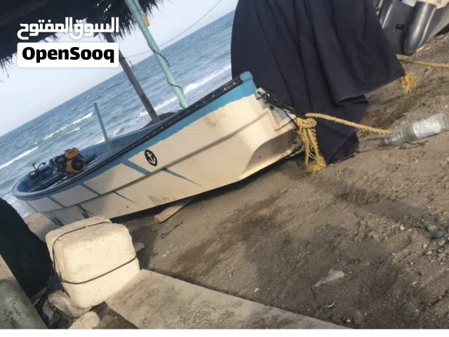 قارب للبيع بدون مكينه 23او المبادله مع قارب25