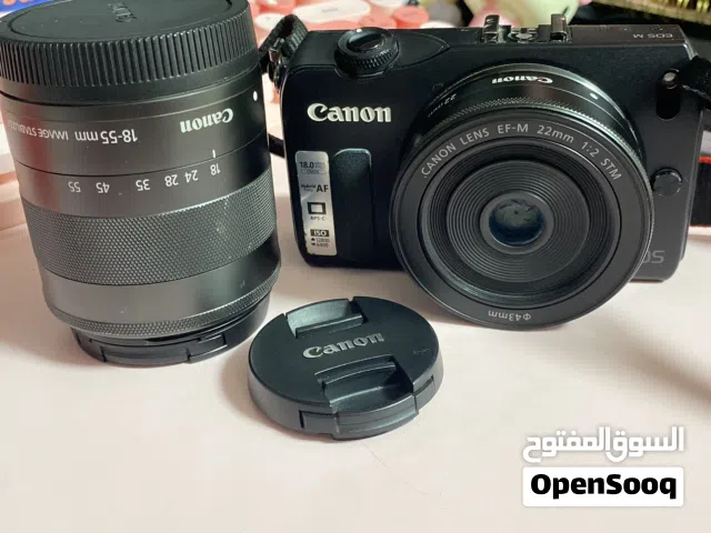 كاميرا كانون مستعملة بحالة جيدة جدا ومعها اغراضها