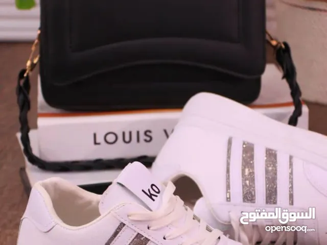 *الطقوم الرهييييييييبة من اعمال زين التجارية (بوابتك للسلع العالمية) الطقم عبارة عن: شنط جلدواحذيه