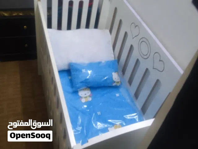 تخت بيبي خشب لامينيت للبيع