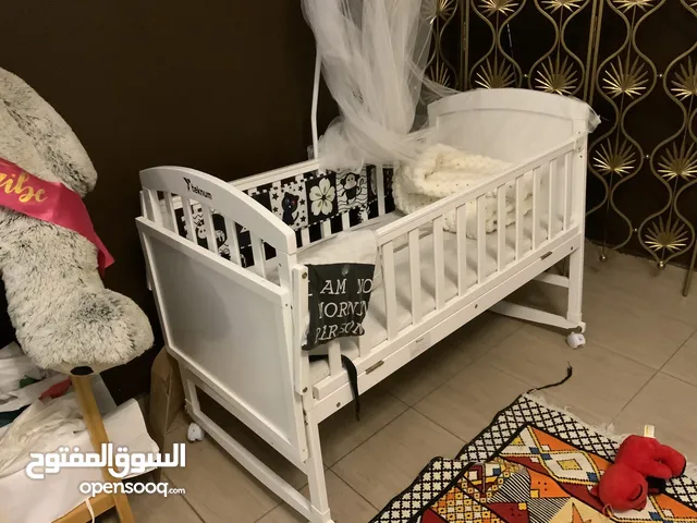Teknum baby crib