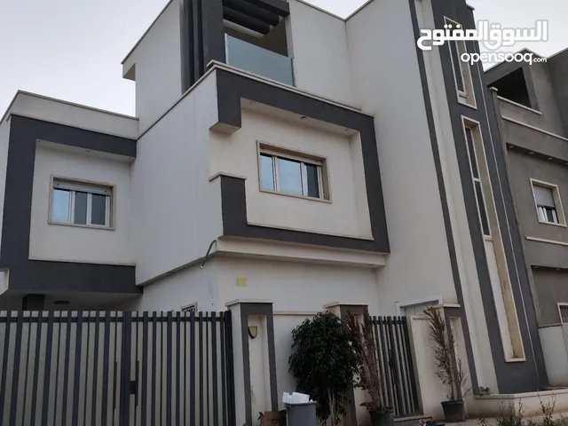 200 m2 More than 6 bedrooms Townhouse for Sale in Tripoli Janzour